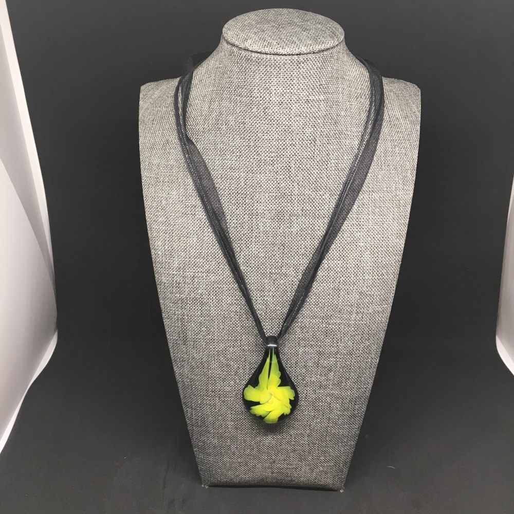 Black and green glass flower necklace